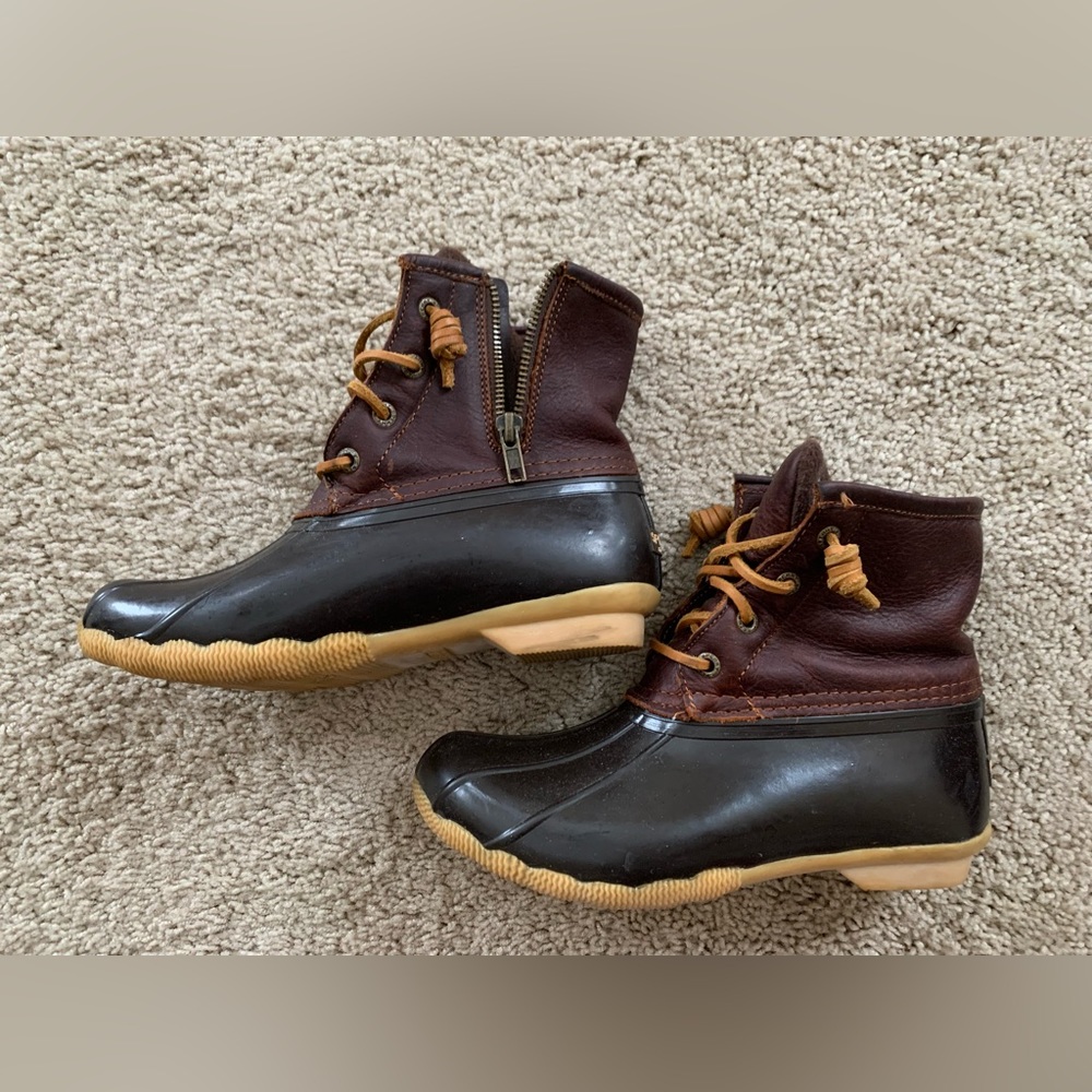 Sperry woman saltwater boots size 5